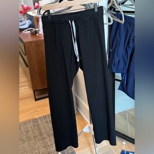 Women’s FIGS Black Scrub Pants-Small/Tall